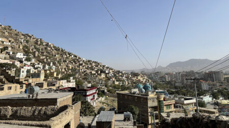 City view of Kabul woth mountains and a clear blie skye in the background.